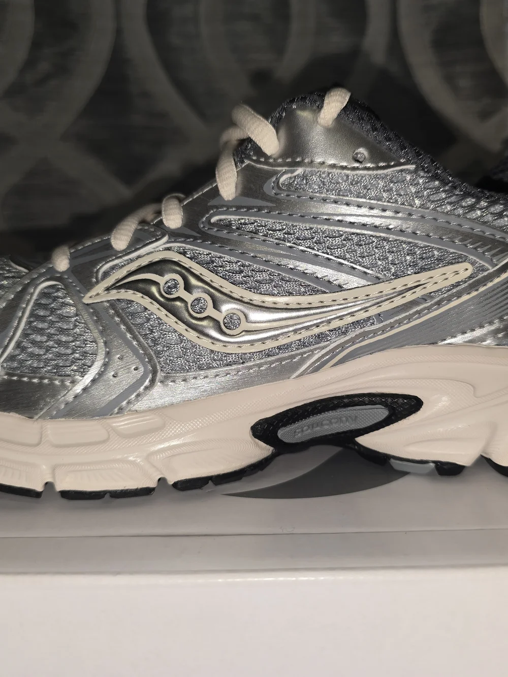 Saucony upper mesh cushioned